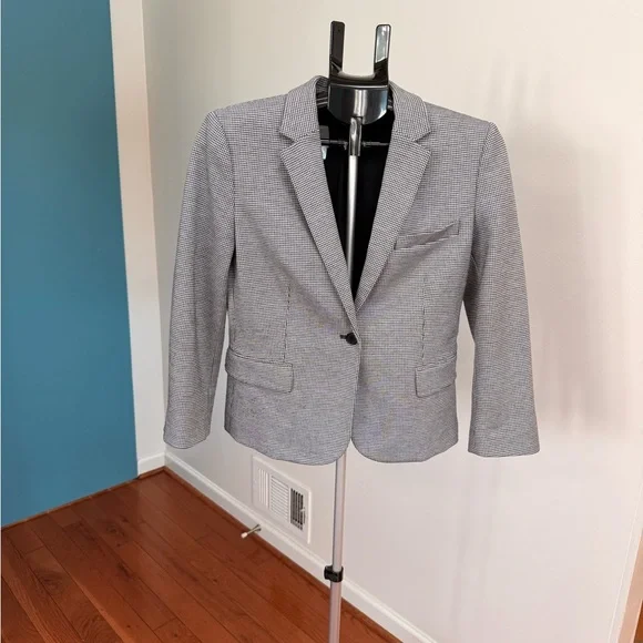 Theory Shrunken Women’s Blazer in Houndstooth - Picture 6 of 14